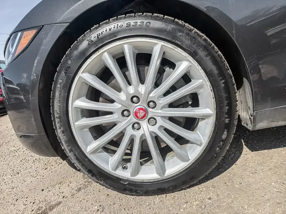 2018 Jaguar XE - Image 17 of 17