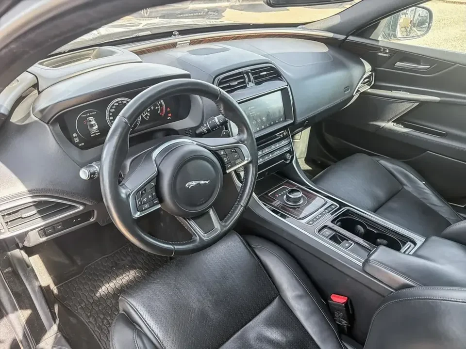 2018 Jaguar XE - Image 8 of 17