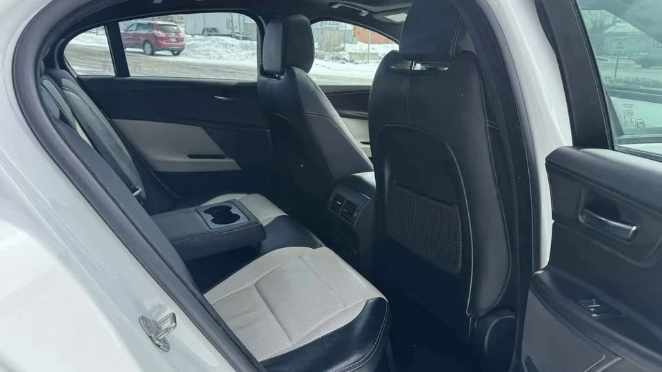 2018 Jaguar XE - Image 17 of 18