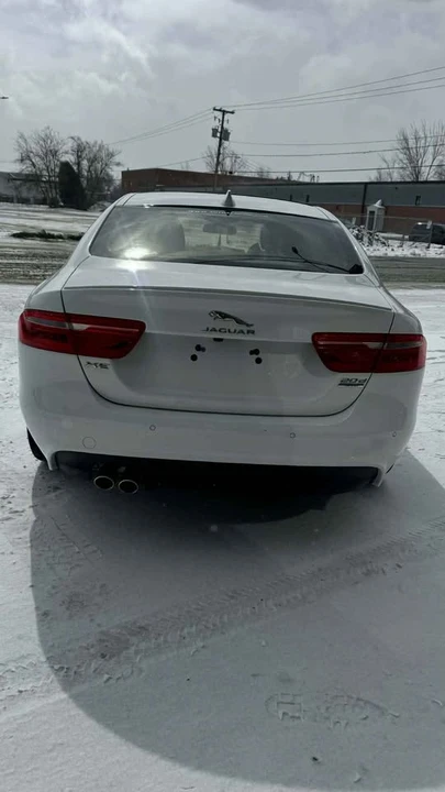 2018 Jaguar XE - Image 5 of 18