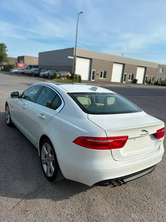2018 Jaguar XE - Image 3 of 13