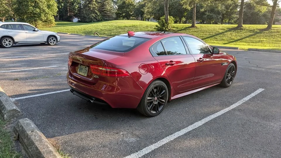 2018 Jaguar XE - Image 5 of 17