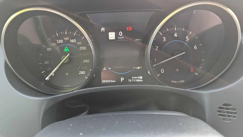 2018 Jaguar XE - Image 15 of 17