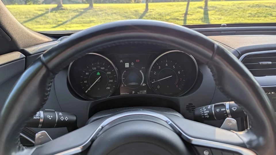 2018 Jaguar XE - Image 14 of 17