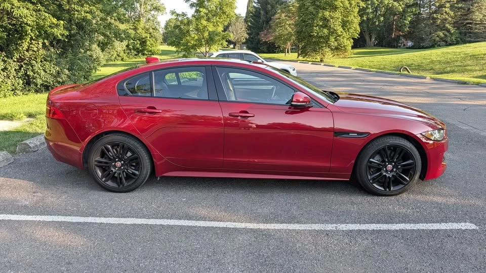 2018 Jaguar XE - Image 4 of 17
