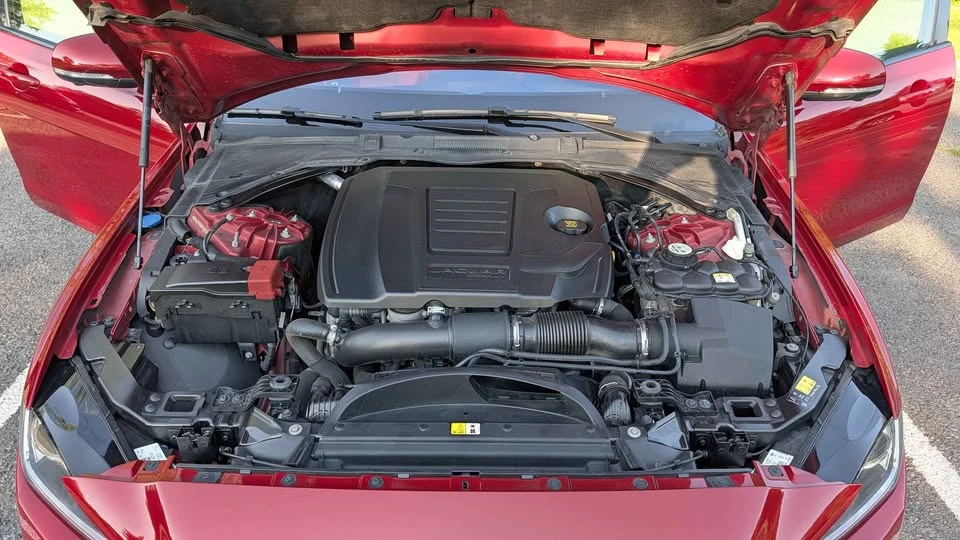 2018 Jaguar XE - Image 13 of 17
