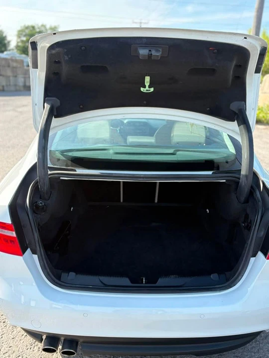 2018 Jaguar XE - Image 5 of 13
