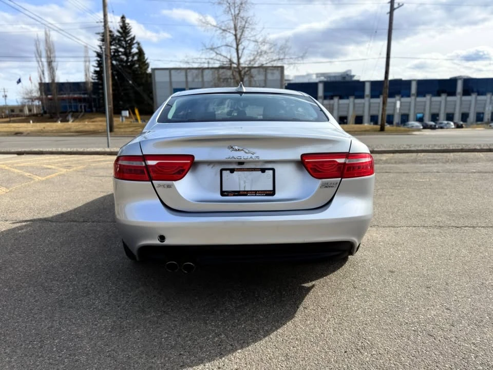 2018 Jaguar XE - Image 5 of 14