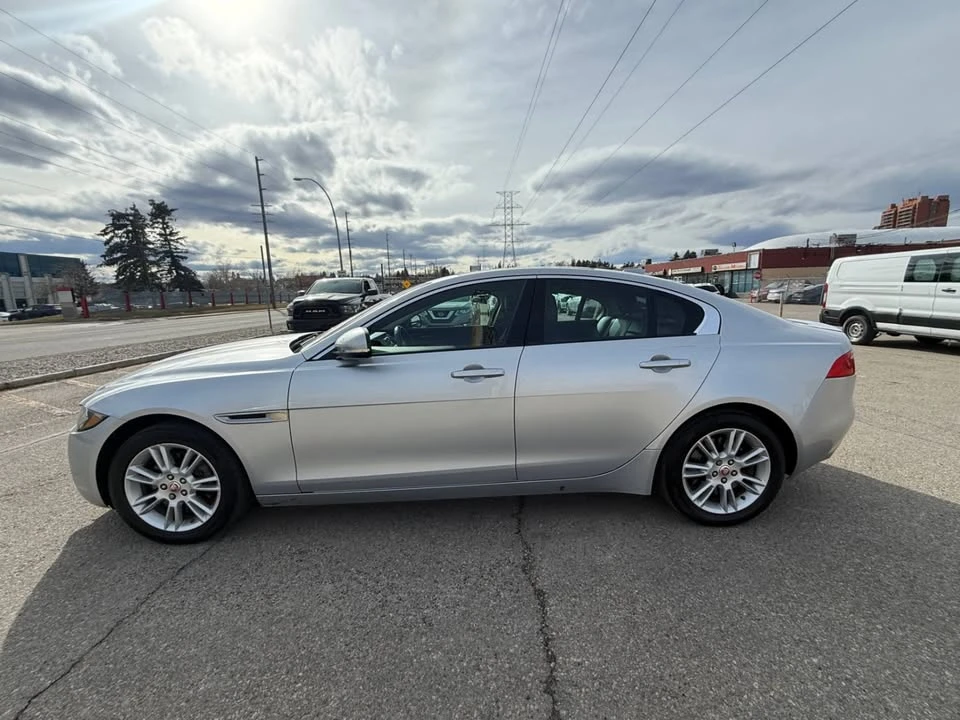 2018 Jaguar XE - Image 3 of 14