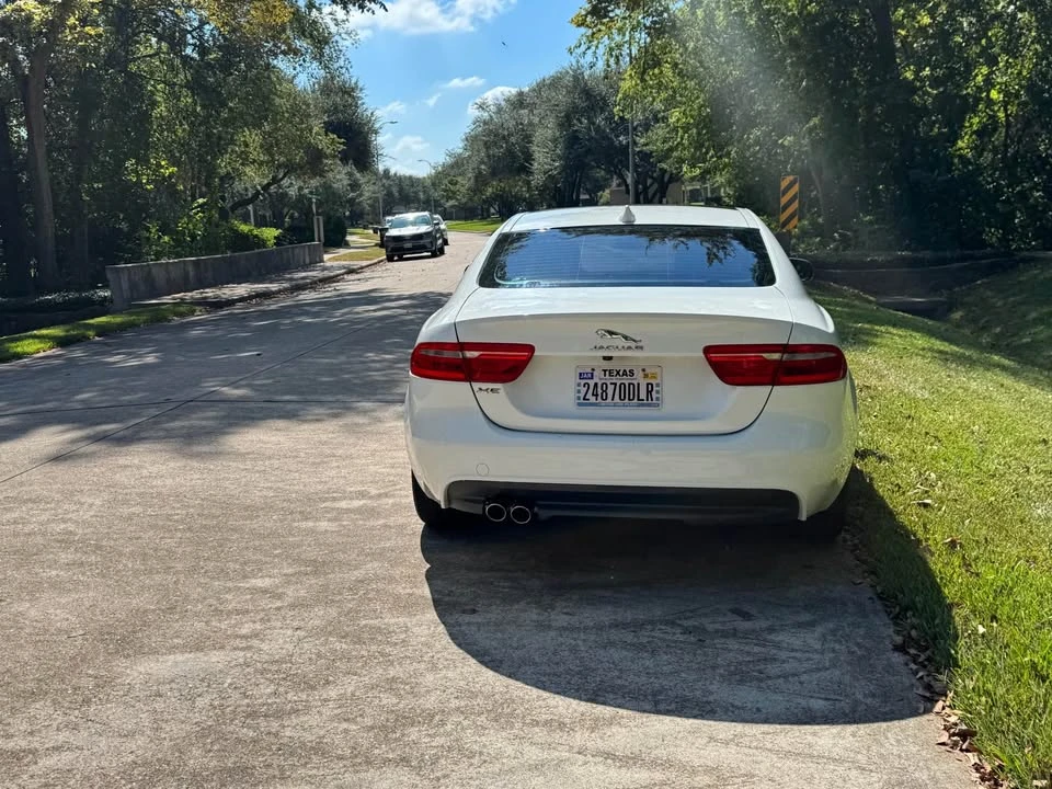 2018 Jaguar XE - Image 5 of 15