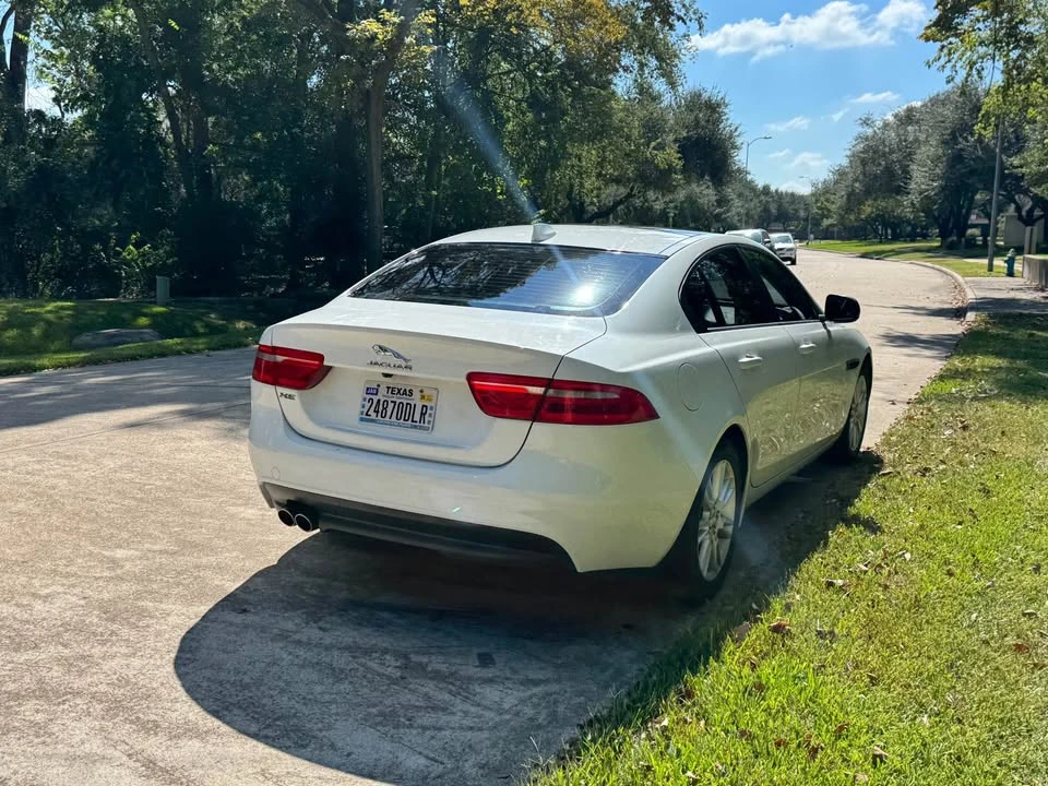 2018 Jaguar XE - Image 6 of 15