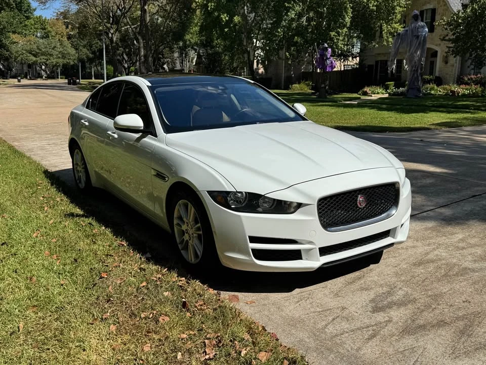 2018 Jaguar XE - Image 3 of 15