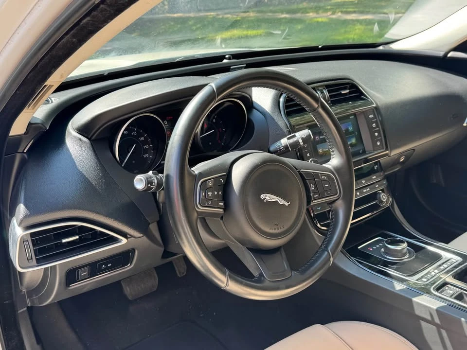 2018 Jaguar XE - Image 7 of 15