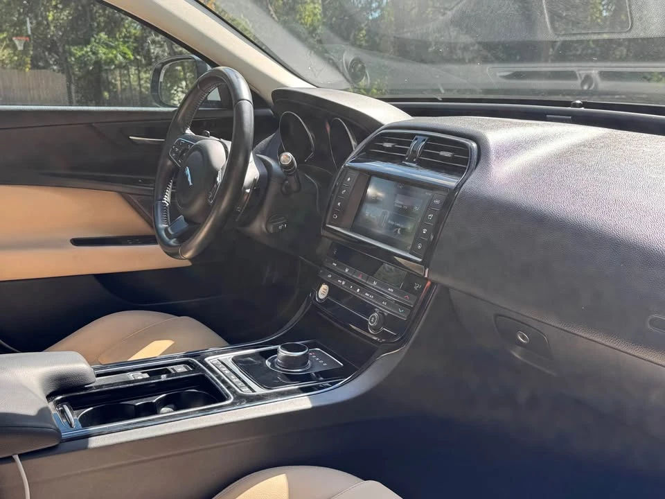 2018 Jaguar XE - Image 13 of 15