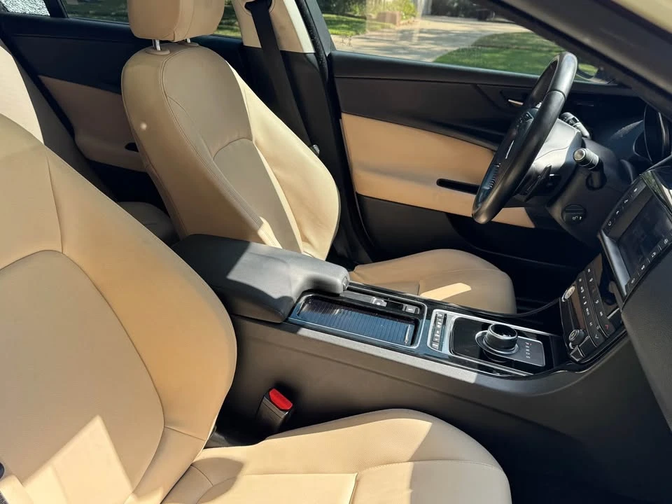 2018 Jaguar XE - Image 14 of 15