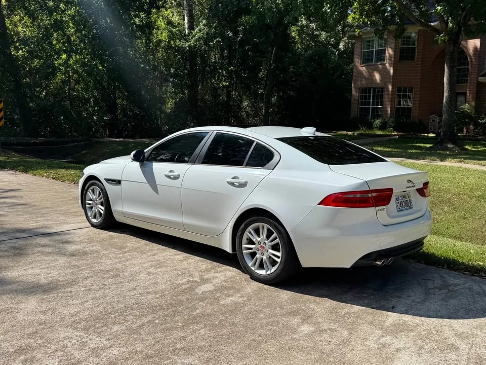 2018 Jaguar XE - Image 4 of 15