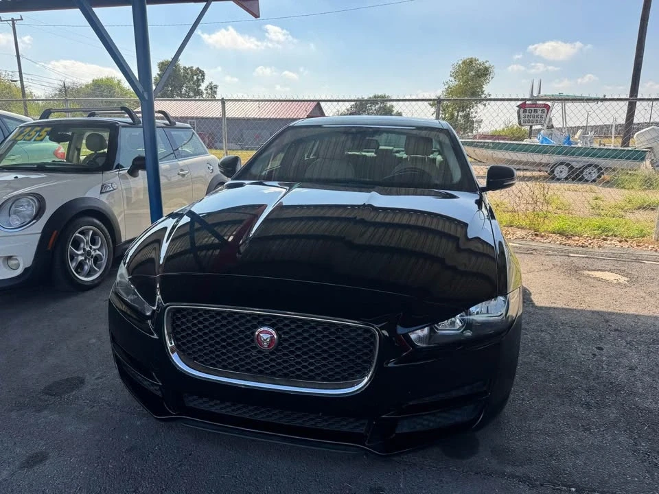 2018 Jaguar XE - Image 2 of 10