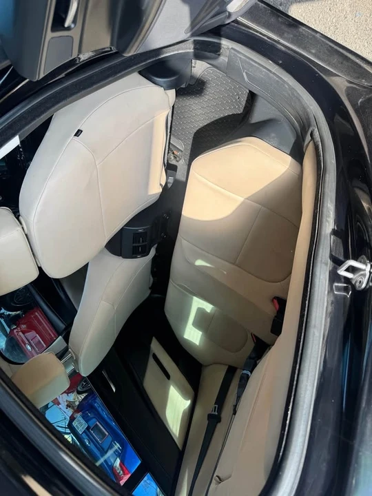 2018 Jaguar XE - Image 9 of 10