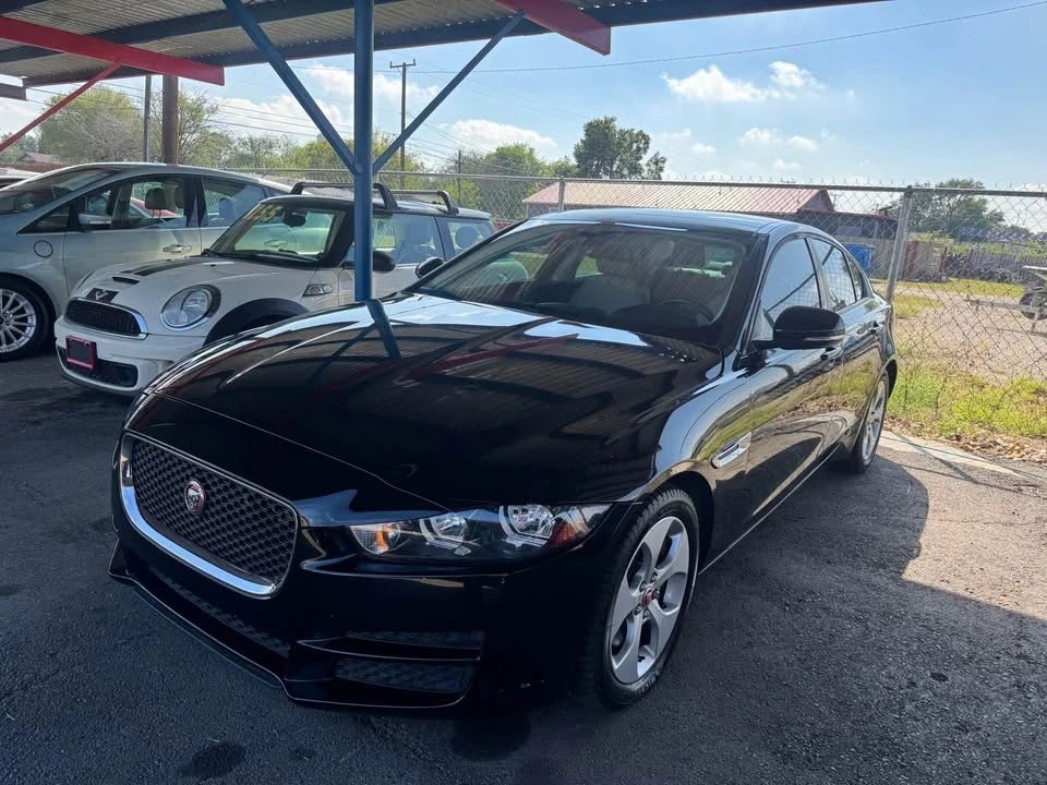 2018 Jaguar XE - Image 3 of 10