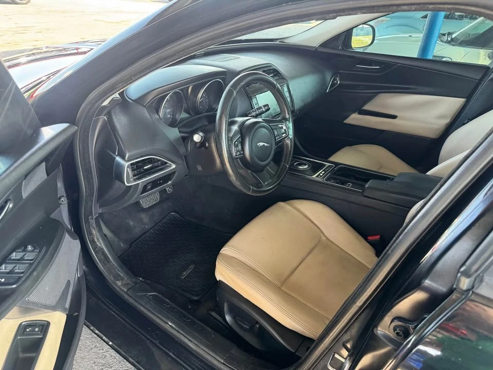 2018 Jaguar XE - Image 6 of 10