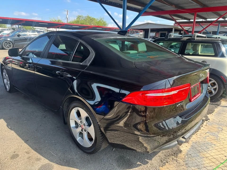 2018 Jaguar XE - Image 4 of 10