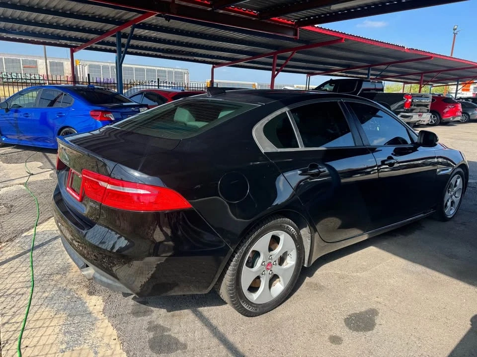 2018 Jaguar XE - Image 5 of 10
