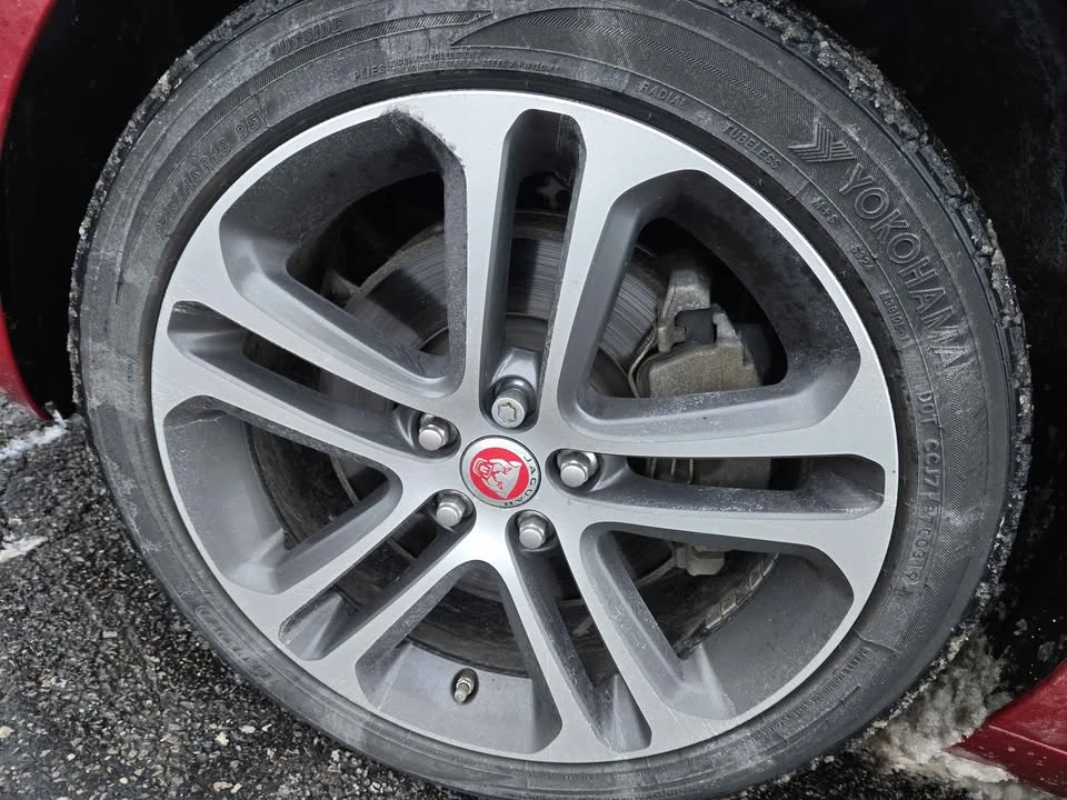 2018 Jaguar XE - Image 10 of 14