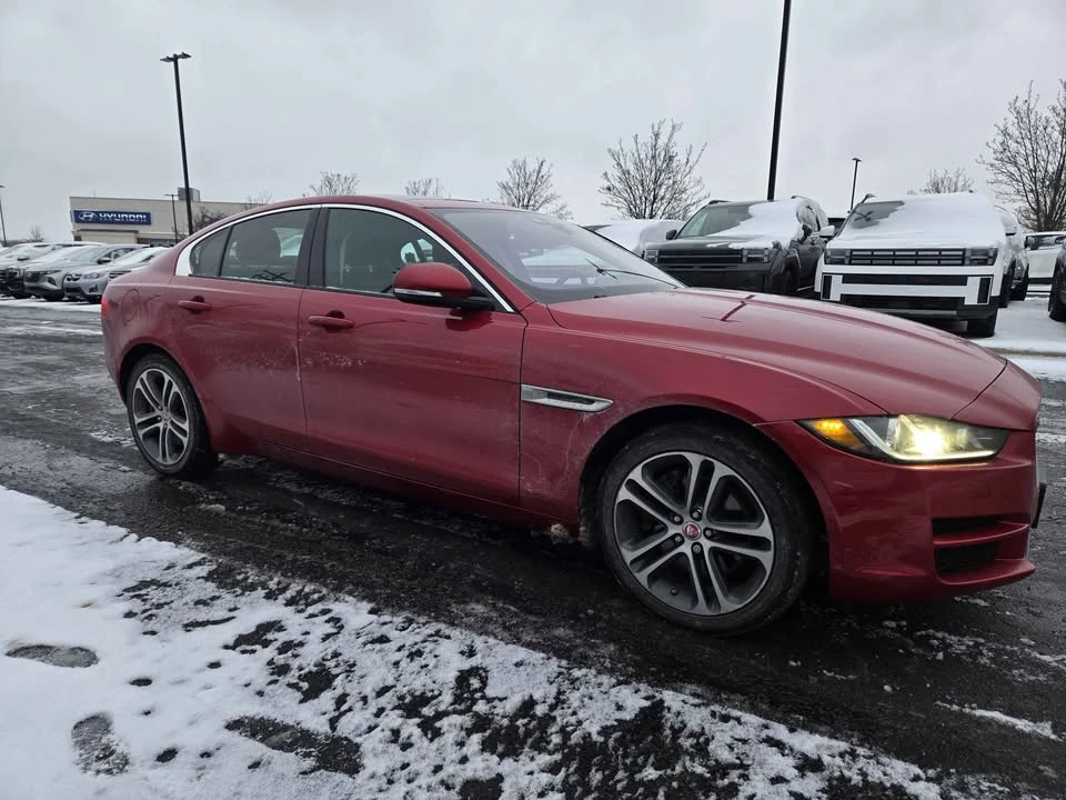 2018 Jaguar XE - Image 3 of 14