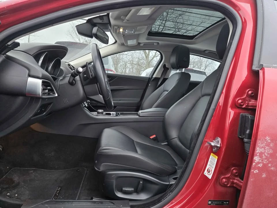 2018 Jaguar XE - Image 6 of 14