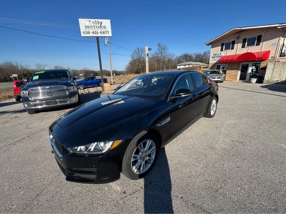 2018 Jaguar XE - Image 7 of 17