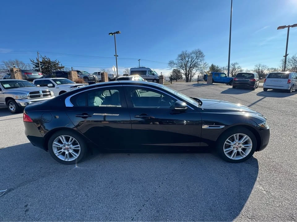 2018 Jaguar XE - Image 3 of 17