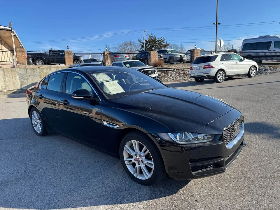 2018 Jaguar XE - Image 2 of 17
