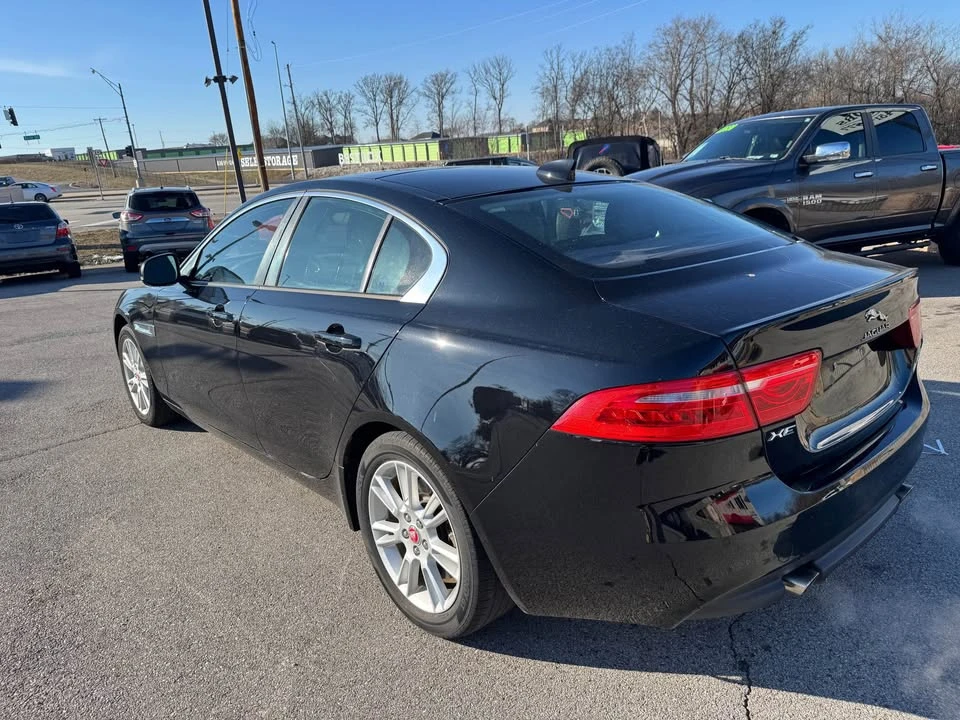 2018 Jaguar XE - Image 5 of 17