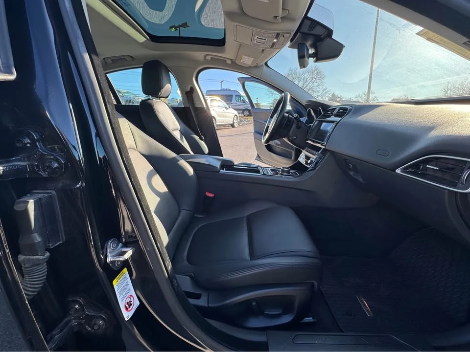 2018 Jaguar XE - Image 15 of 17