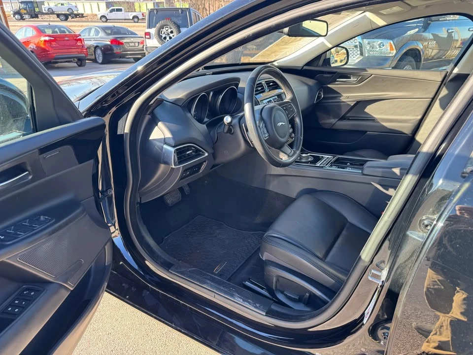 2018 Jaguar XE - Image 8 of 17