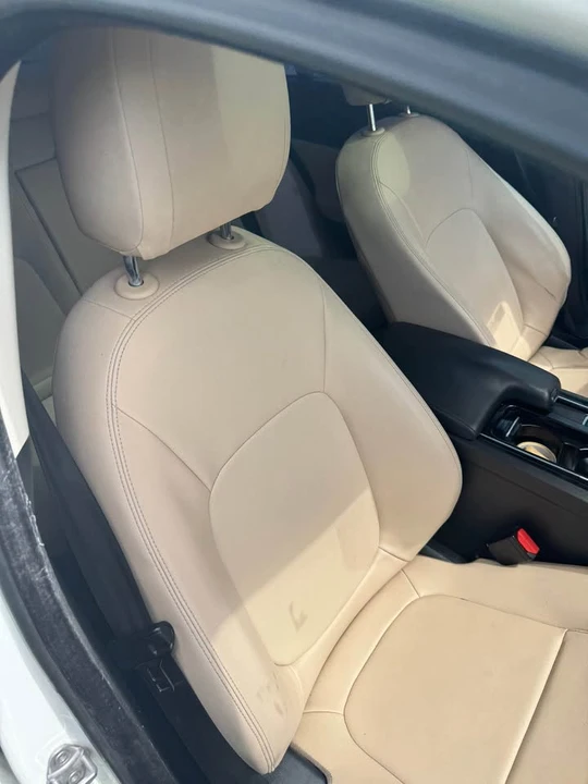 2018 Jaguar XE - Image 14 of 15