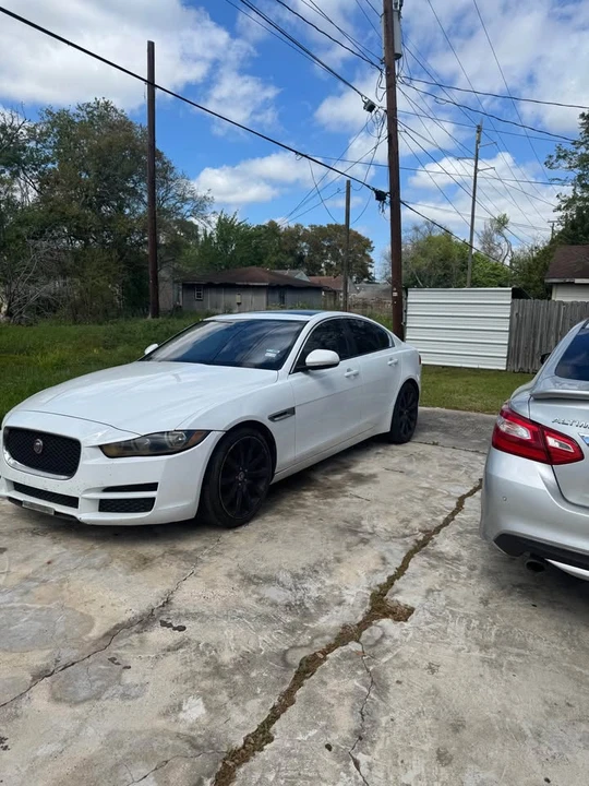 2018 Jaguar XE - Image 6 of 15