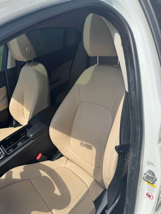 2018 Jaguar XE - Image 3 of 15