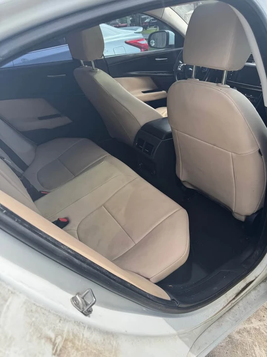 2018 Jaguar XE - Image 12 of 15