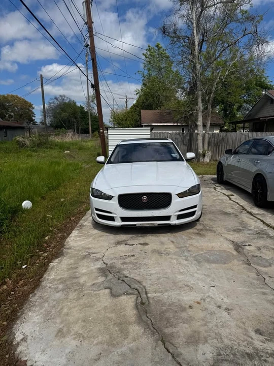 2018 Jaguar XE - Image 2 of 16