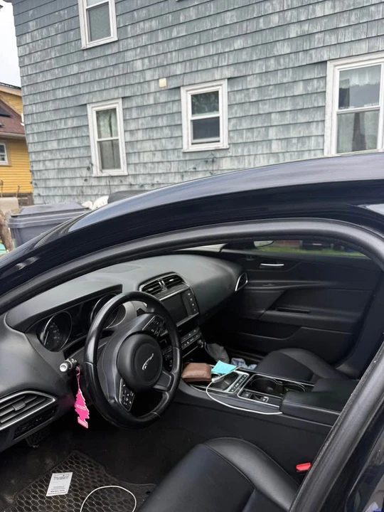 2018 Jaguar XE - Image 5 of 6