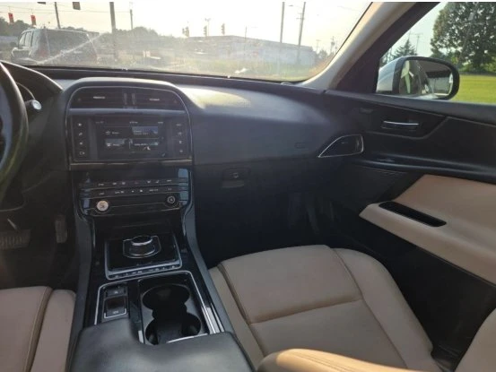 2018 Jaguar XE - Image 16 of 16