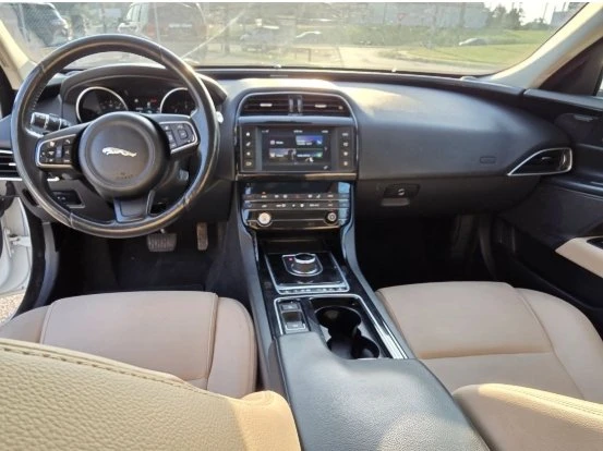 2018 Jaguar XE - Image 14 of 16