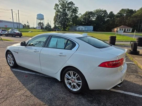 2018 Jaguar XE - Image 7 of 16