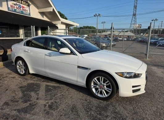 2018 Jaguar XE - Image 3 of 16