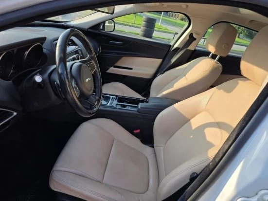 2018 Jaguar XE - Image 12 of 16