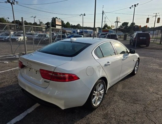 2018 Jaguar XE - Image 5 of 16