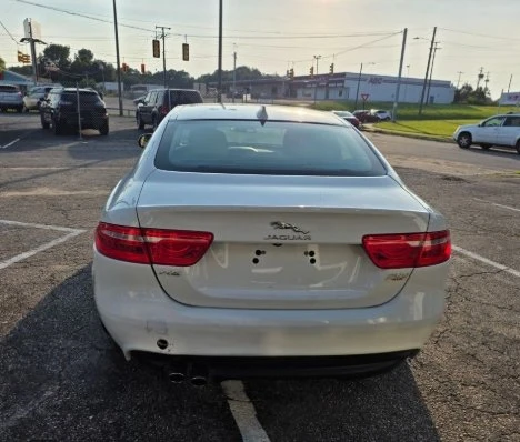 2018 Jaguar XE - Image 6 of 16