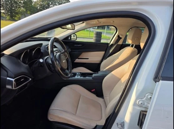 2018 Jaguar XE - Image 11 of 16