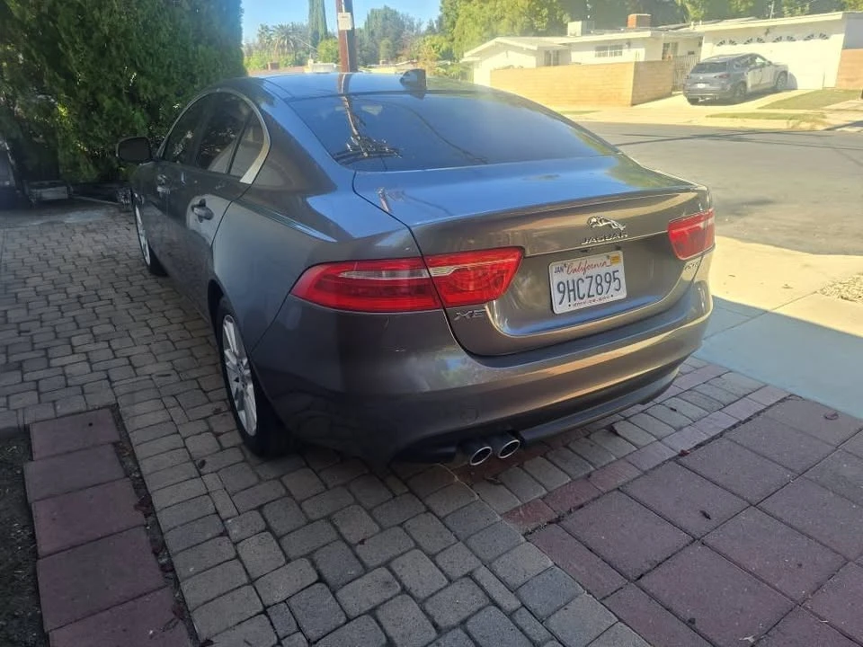 2018 Jaguar XE - Image 7 of 10